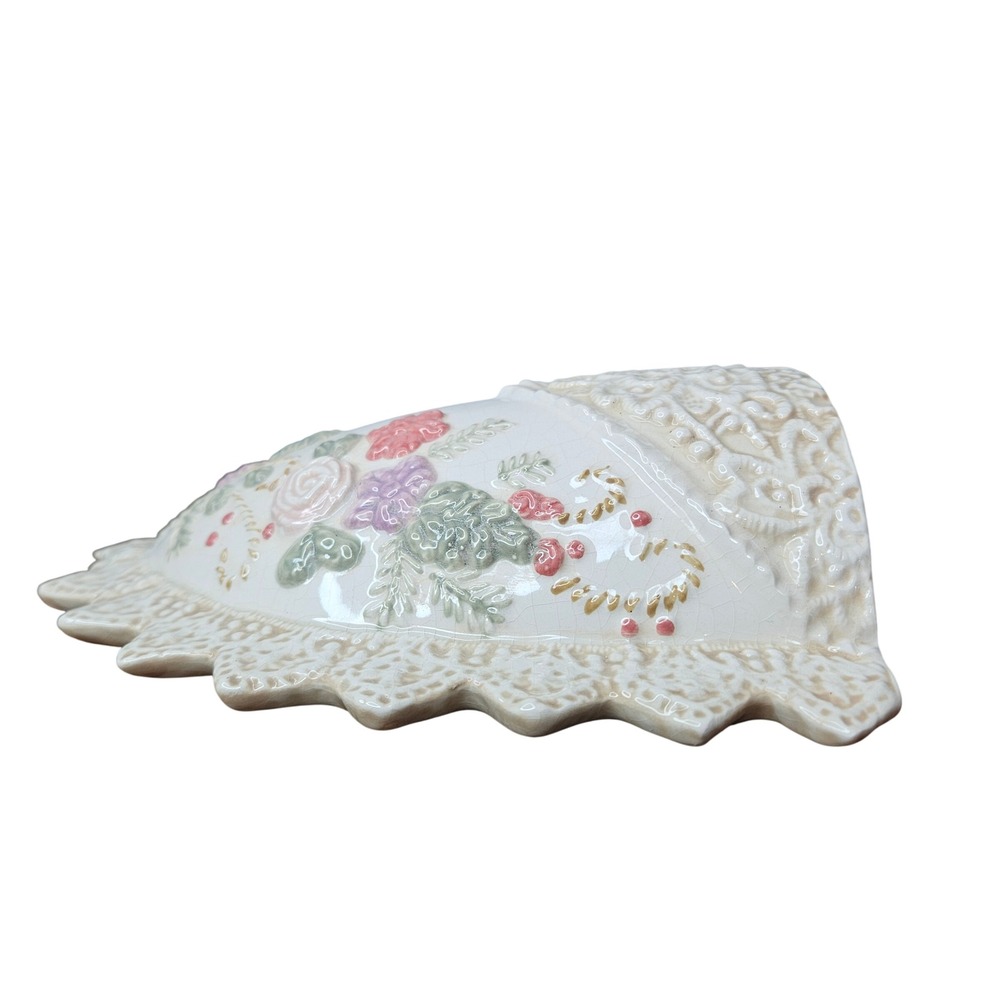 Vintage‎ Victorian Style Ceramic Floral Lace Wall Pocket Vase Ivory Pastel Heart - Picture 2 of 6